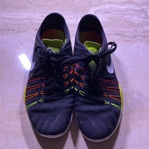 Women’s Nike tennis shoes